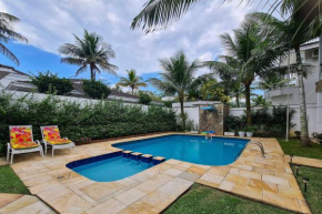 Casa com piscina, varanda e lazer em condomínio